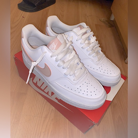 Women’s Air Force 1’s size 7 - Picture 2 of 2